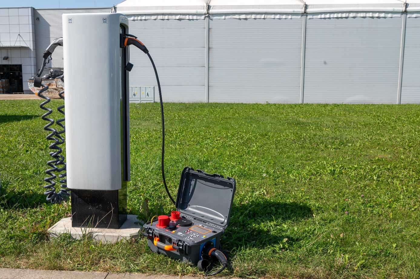 Test of EV charging stations using the Sonel EVSE-100