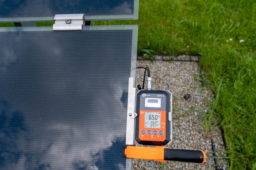 Sonel IRM-1 meter monitoring environmental parameters